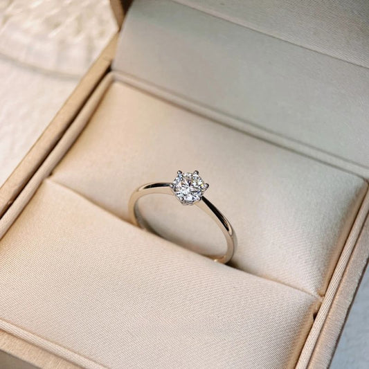 "DIAMOND GLOW" SILVER RING