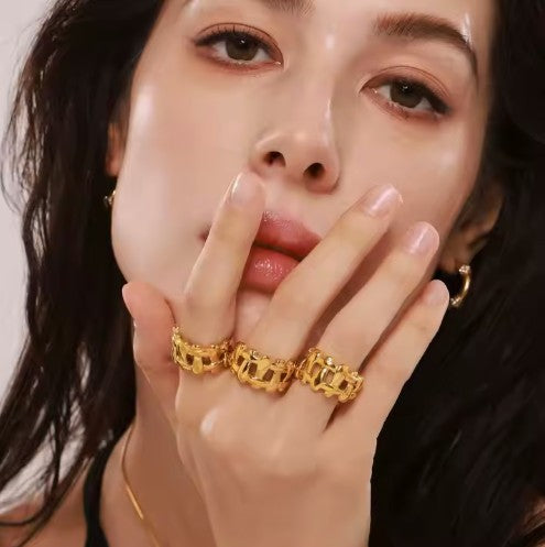 "GOLDEN GRID" RING