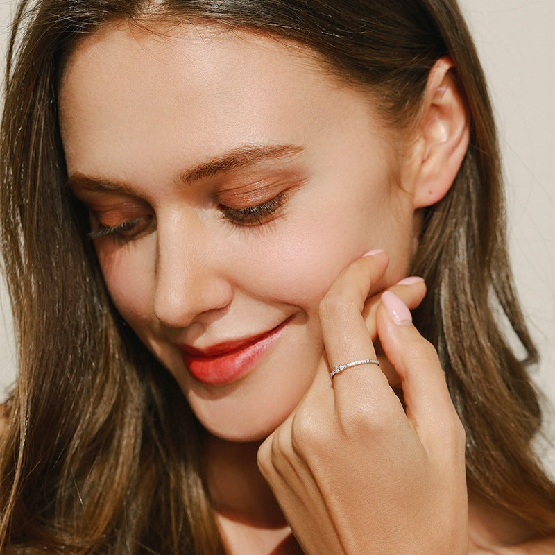 "DELICATE DIAMOND" SILVER RING