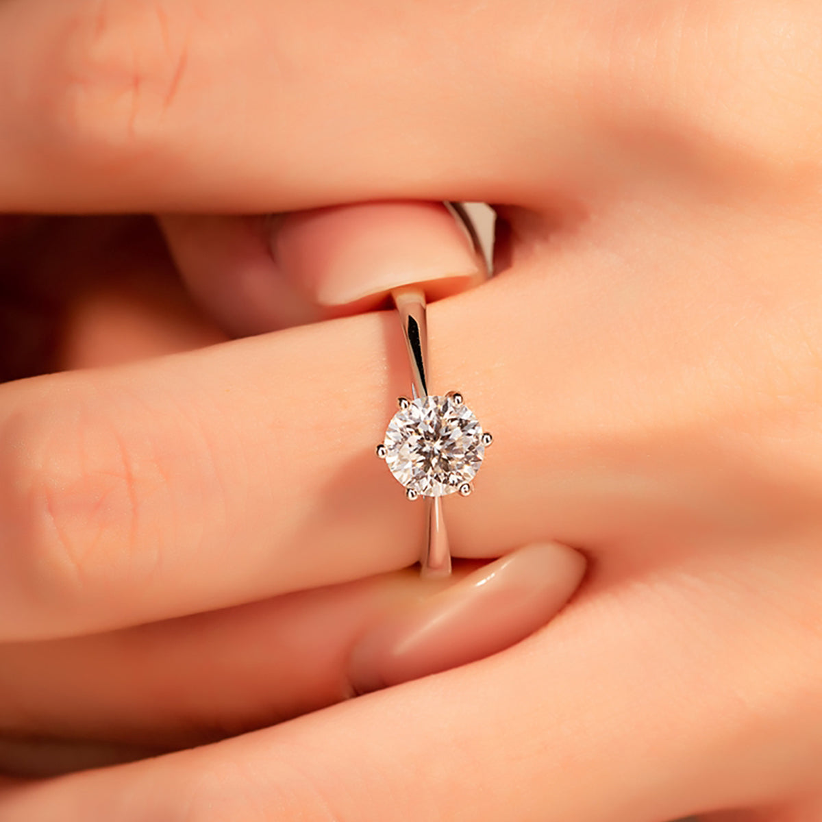 "DIAMOND GLOW" SILVER RING