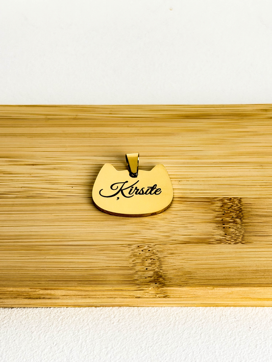 Kaķa kulons ar gravējumu